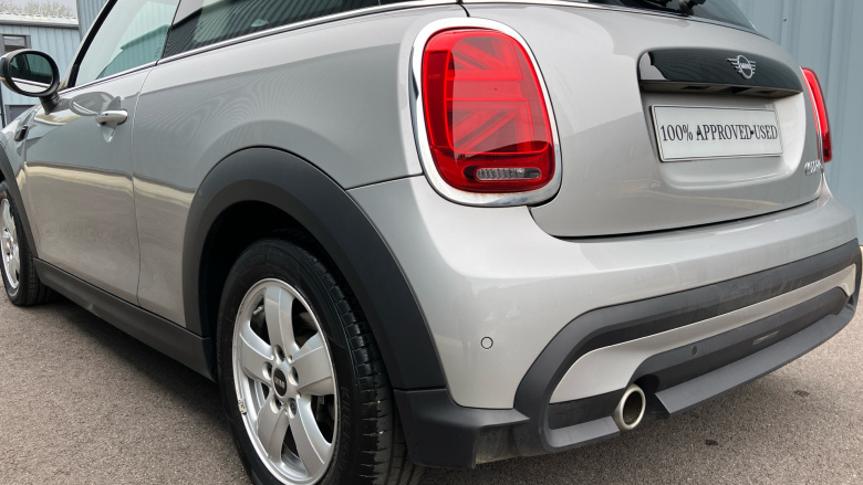 MINI Hatchback 1.5 Cooper Classic Premium 3dr Auto Petrol Hatchback